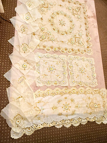 White gold embroidered - white,