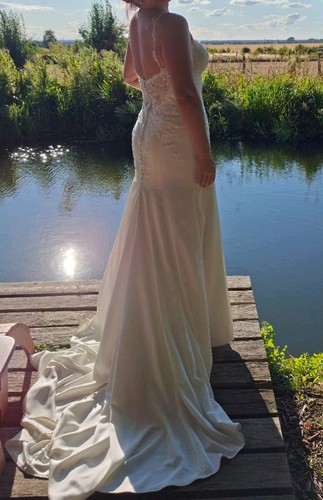 Ivory lace neck - lace, v-neck